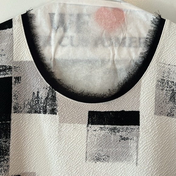 Beautiful boutique sleeveless top - Picture 2 of 5